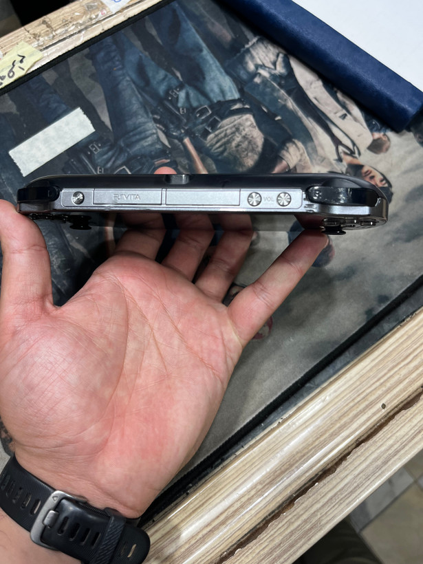 پلی استیشن ویتا وای فای PCH-1001 کارکرده دست دوم
